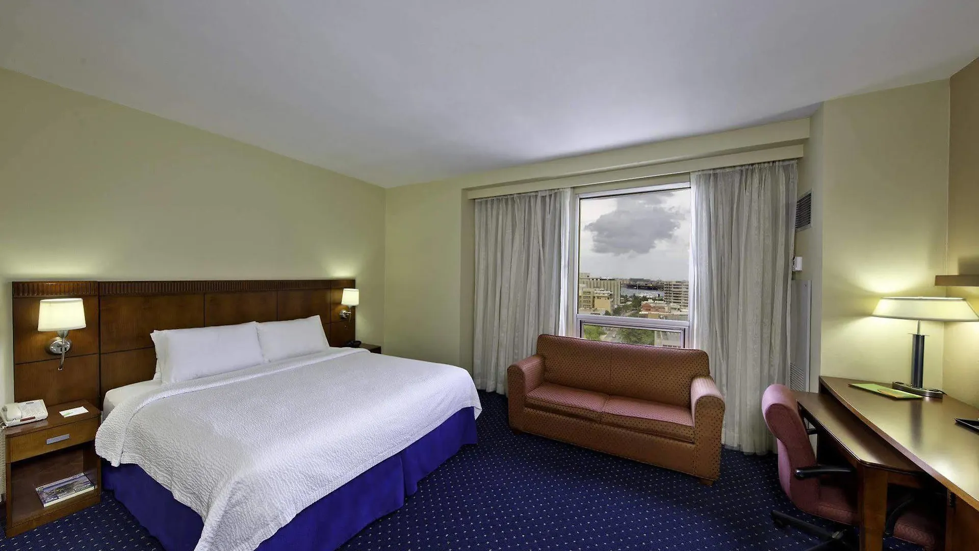 Courtyard By Marriott San Juan Miramar Hotel