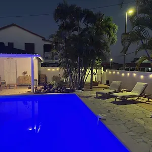 Couette-café Confort Vue Piscine, Baie-Mahault